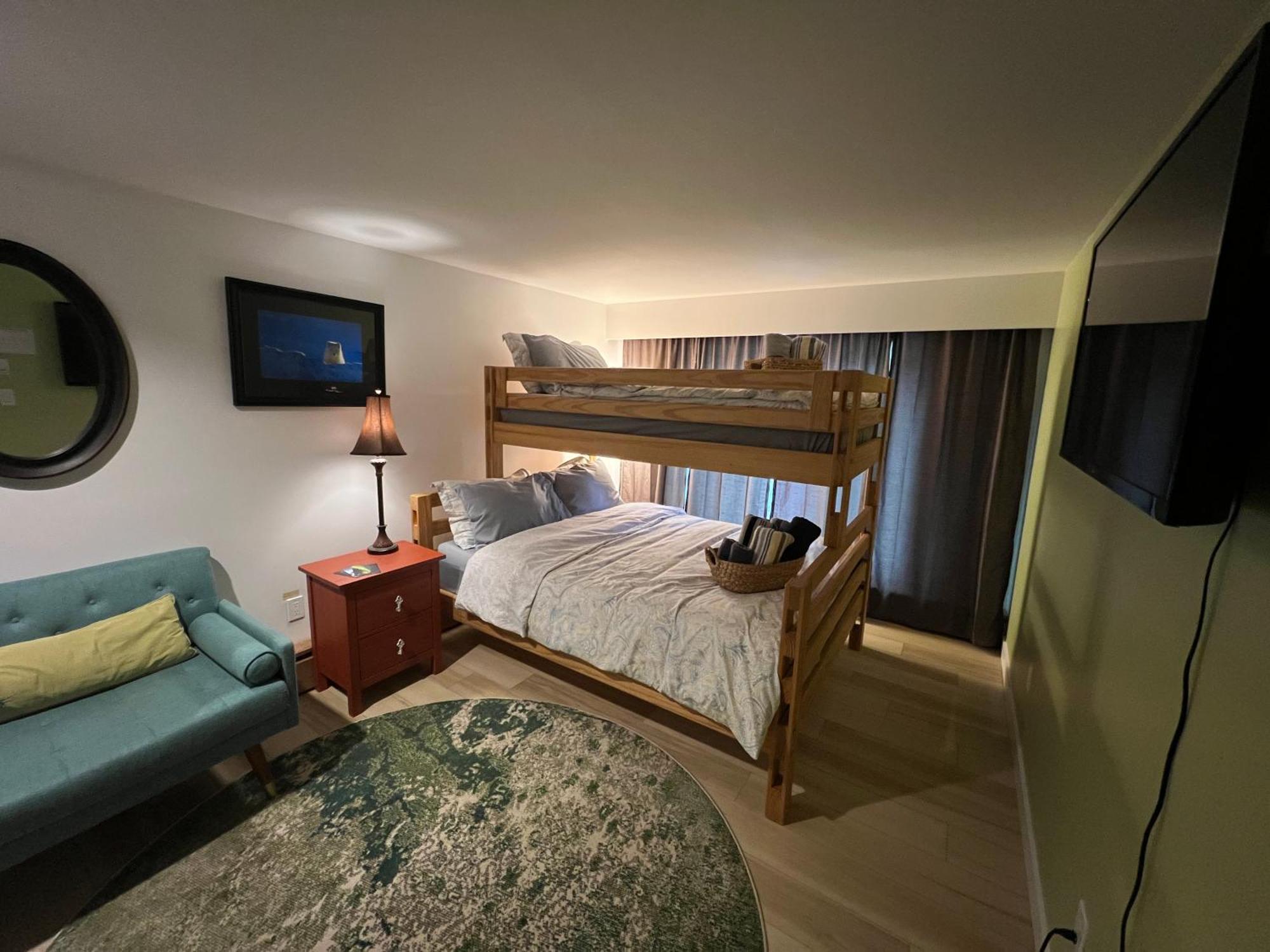 好丘。Hacho House Bed & Breakfast Yellowknife Bagian luar foto